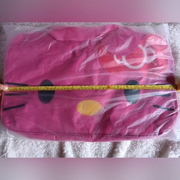 NEW Hello Kitty Canvas Large Travel Bag w/extra Shoulder Strap - Picture 5 of 7